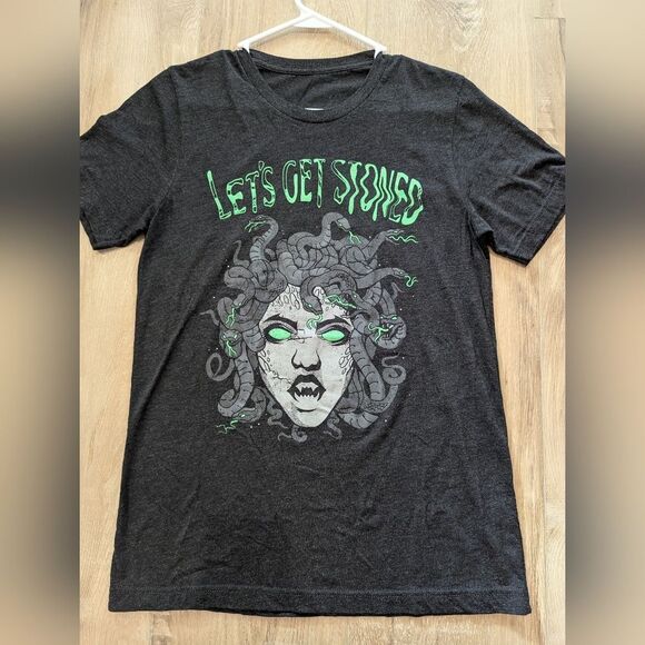 Gildan Black Tee with Green Graphic - Picture 1 of 5